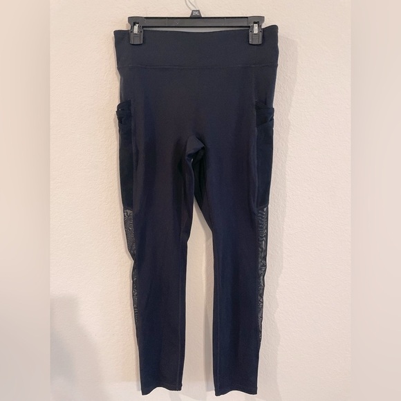 Fabletics Women’s Motion365 Leggings Medium Black High Rise Trinity Mid-Rise 7/8 - Picture 6 of 15